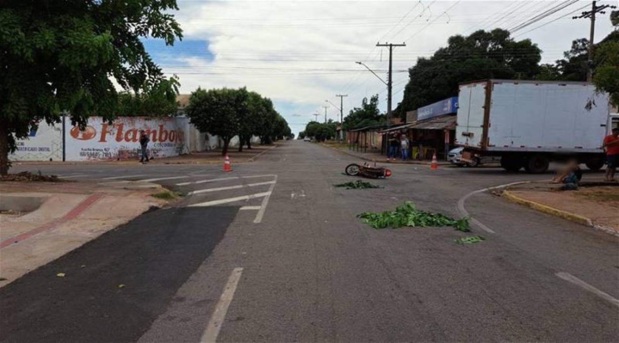 Colisão envolvendo moto e caminhão na Vila Operária resulta na morte de jovem de 23 anos 1