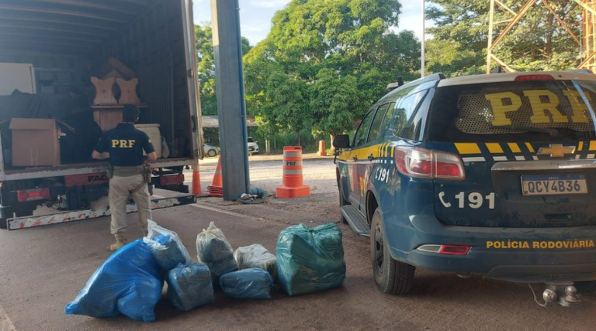 PRF apreende 50kg de Maconha em caminhão de mudança em Cáceres - MT 1