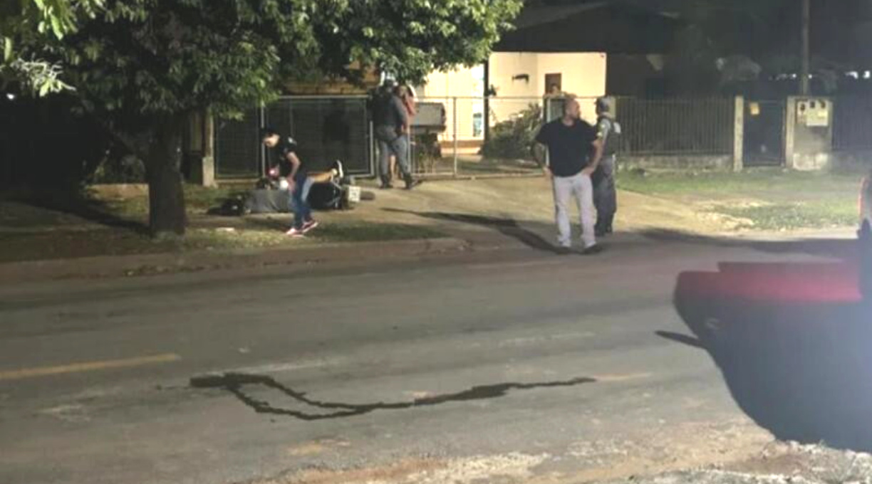 Dupla em moto executa rival no meio da rua em Lucas do Rio Verde 1