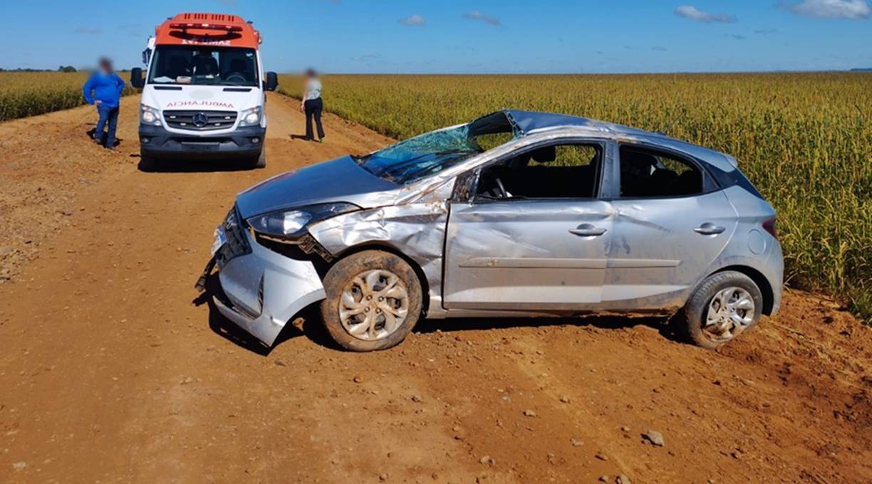 Carro capota na MT 130, motorista fica ferido e é socorrido pelo Samu 1