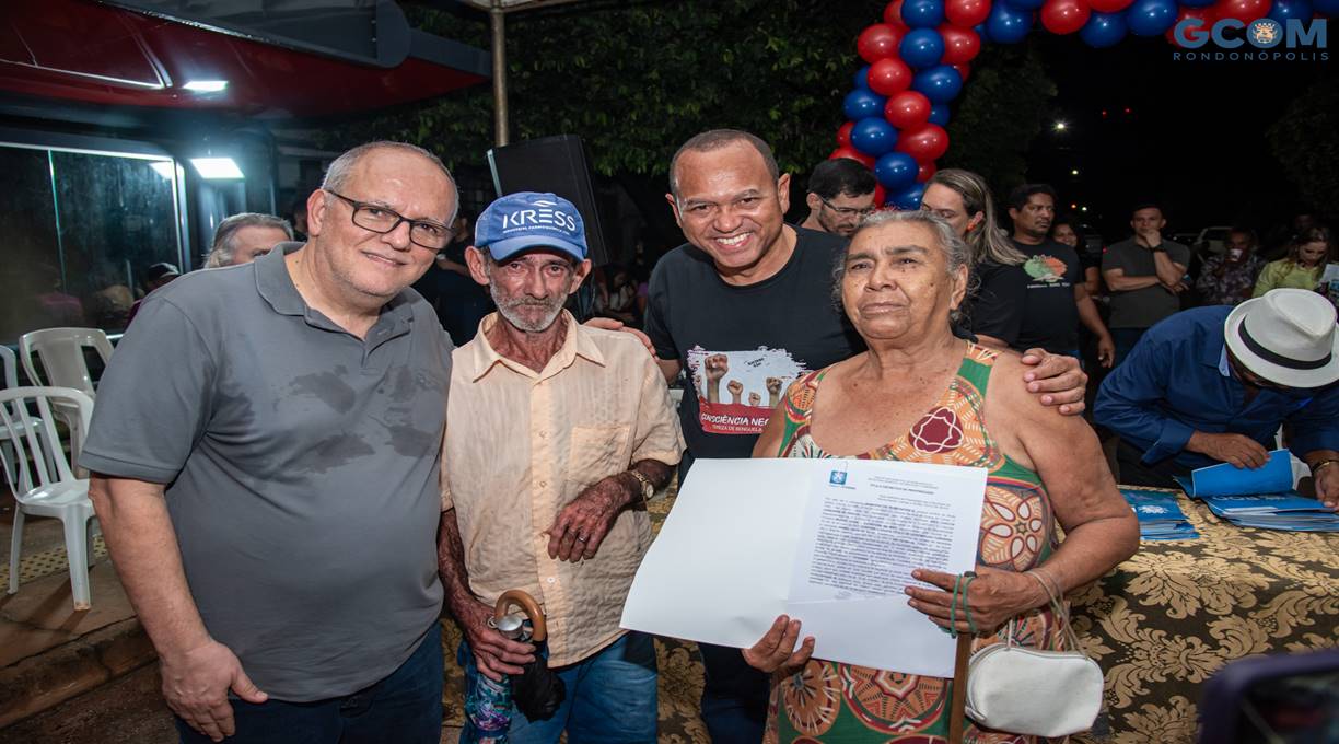 Cerca de 300 famílias do bairro Jardim das Flores recebem escrituras 1