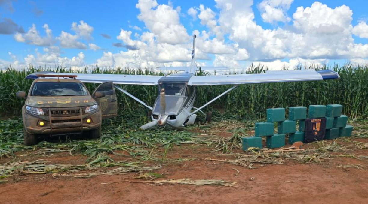 Gefron apreende cerca de 500 quilos de cloridrato de cocaína após queda de aeronave 1