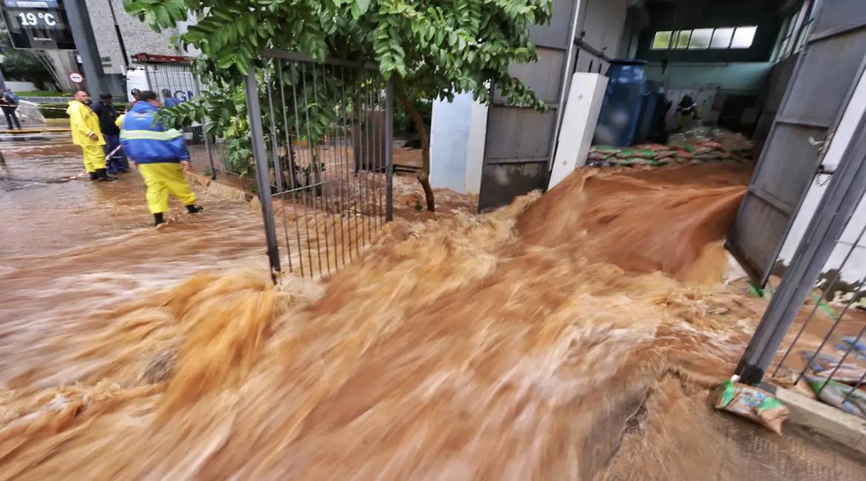 Sobe para 66 o número de mortes por causa das fortes chuvas no RS 1