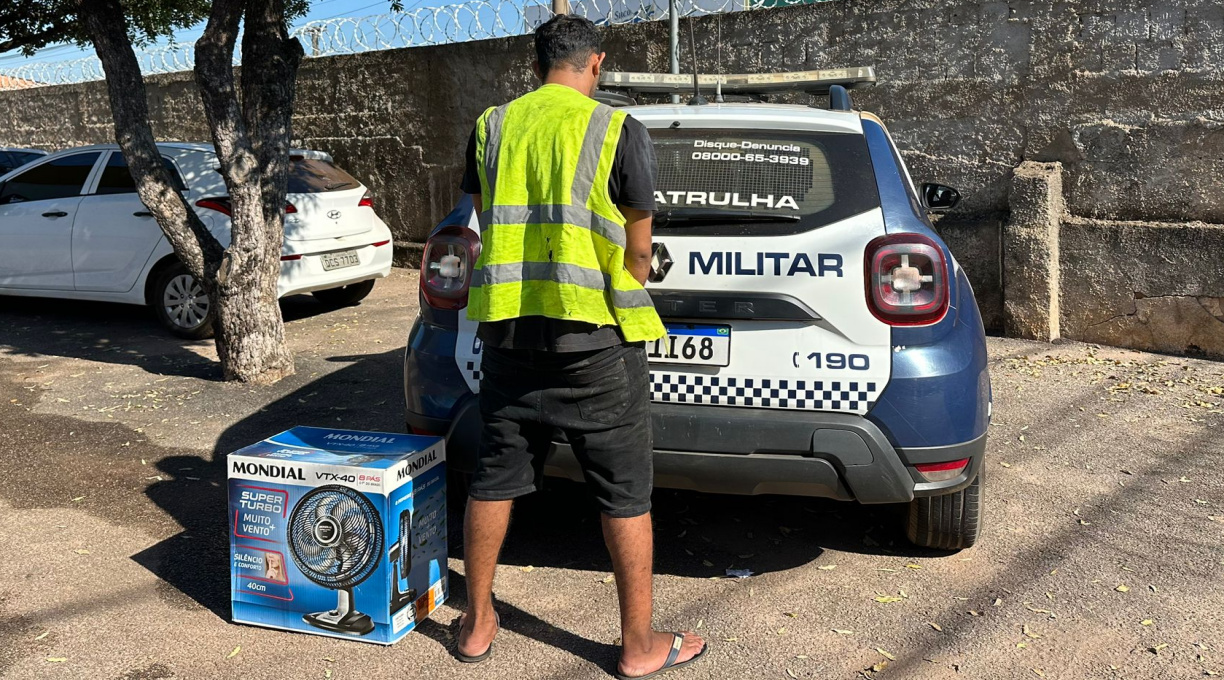 A Polícia Militar prendeu em flagrante, no centro de Rondonópolis, um suspeito de roubo que ameaçou comerciantes de morte. 1