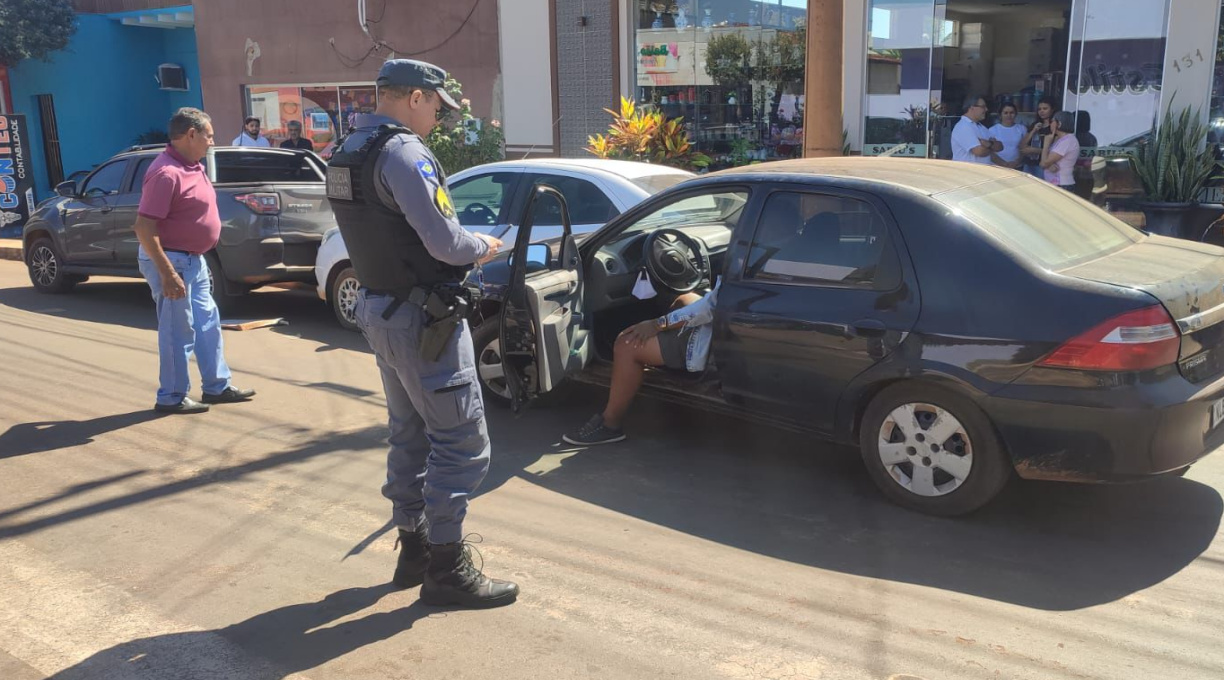 Motorista embriagado é preso pela Polícia Militar em Dom Aquino após colidir em veículos estacionados e ferir uma pedestre. 1