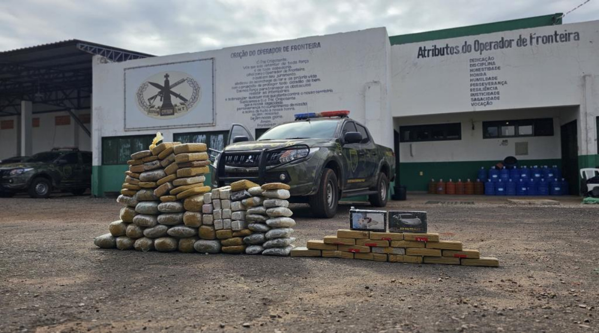 Gefron apreende 86 kg de drogas transportadas por 4 homens que cruzavam a fronteira a pé 1