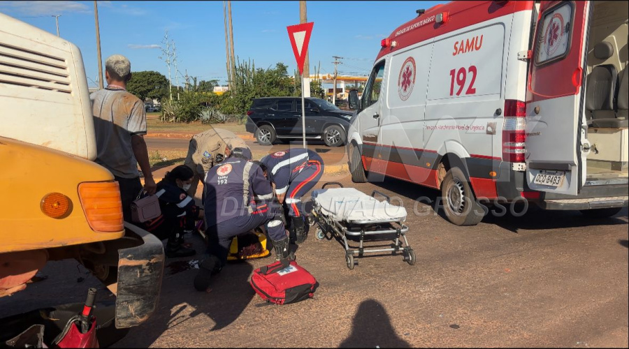 Jovem de 18 anos fica gravemente ferida em colisão envolvendo moto e caminhão na avenida dos Estudantes. 1