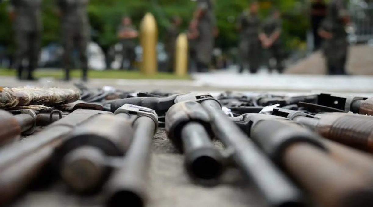 Exército altera portaria e inclui policiais aposentados em decreto que autoriza compra de armas 1