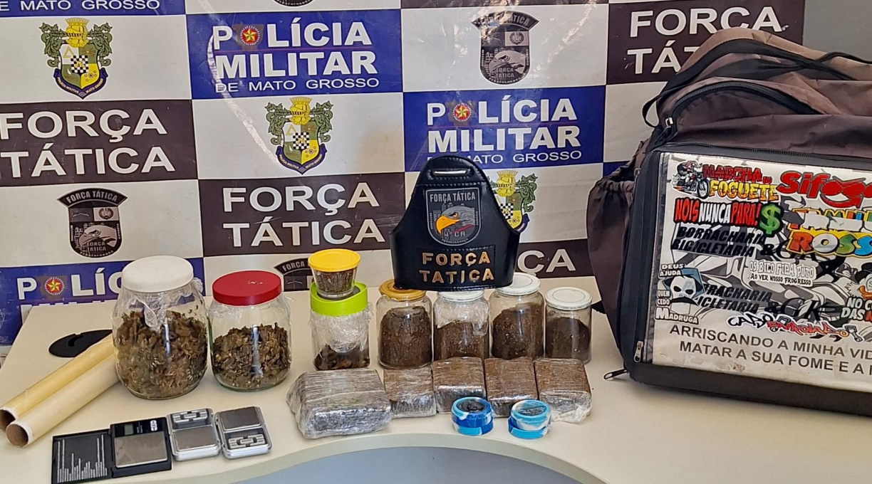 Após receber denúncia de entrega de drogas no modo delivery, Força Tática prende traficante e aprende grande quantidade de ilícitos 1