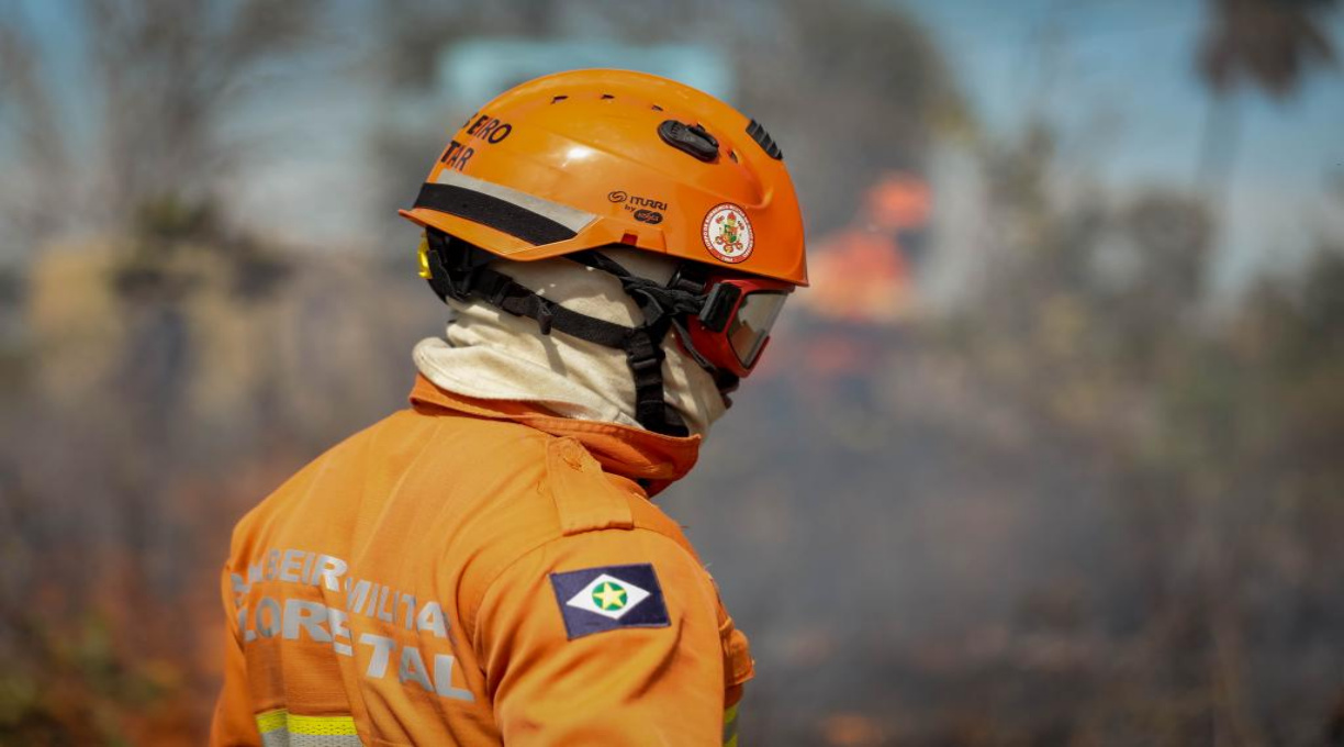 Corpo de Bombeiros extingue incêndio em Poconé; número de focos de calor diminui em MT nesta quinta-feira (27) 1