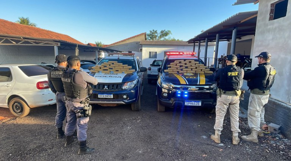 Ação conjunta entre PRF e PM resulta na apreensão de cerca de 50 kg maconha na BR 158 1