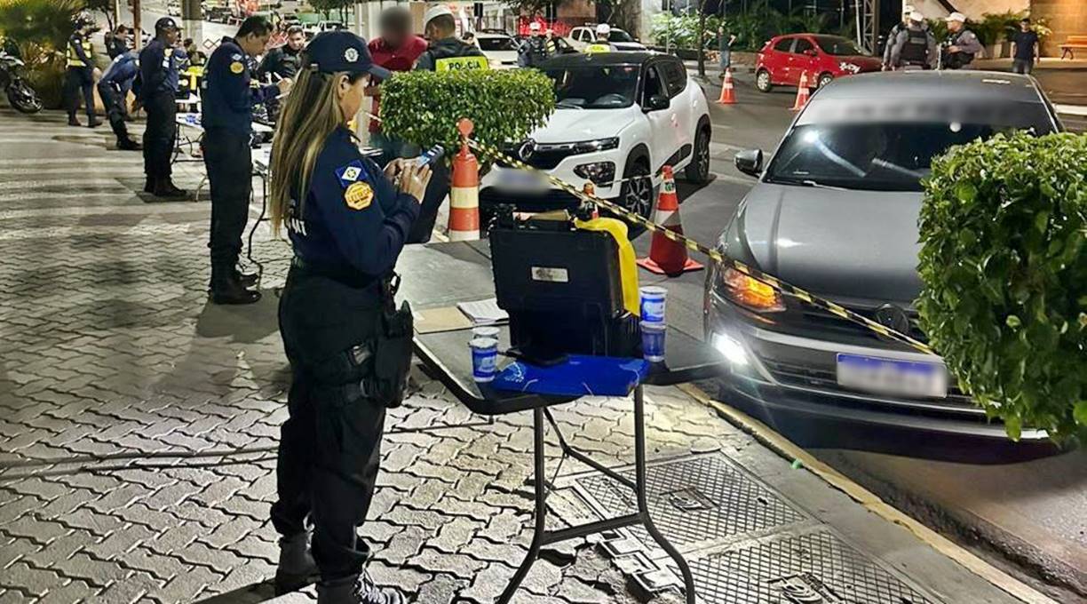 Operação Lei Seca prende 13 pessoas por embriaguez na Avenida Isaac Póvoas 1