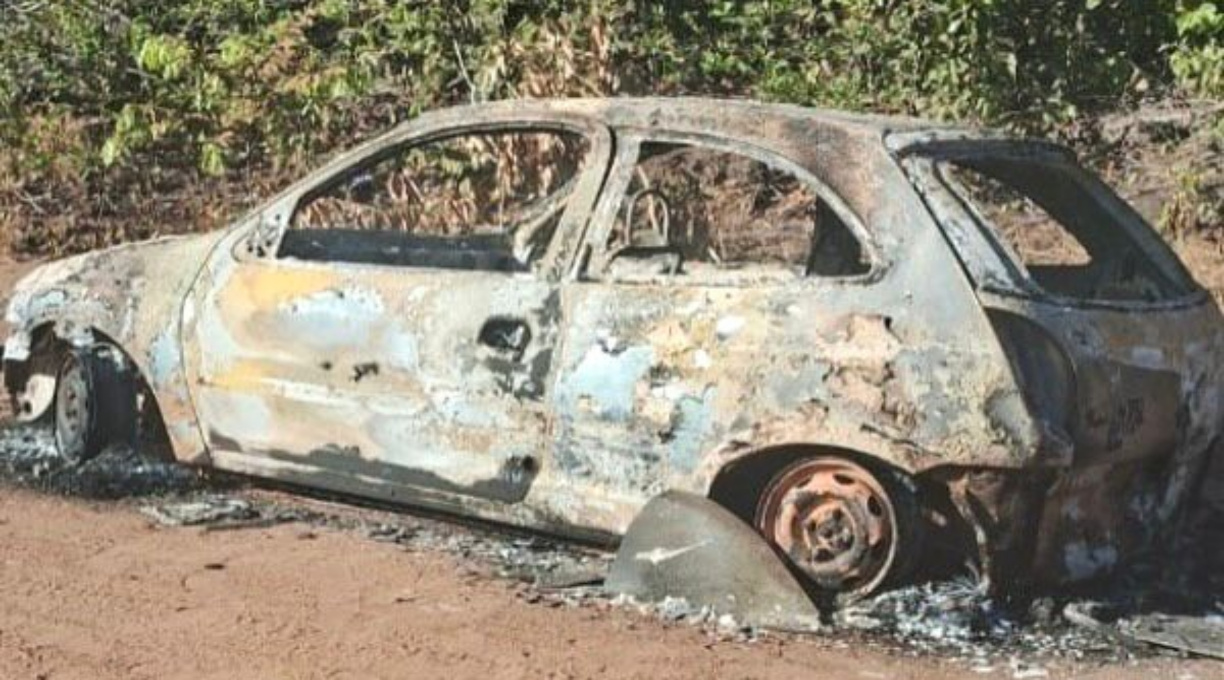 Corpo é encontrado carbonizado dentro de um veículo incendiado no interior de Mato Grosso. 1