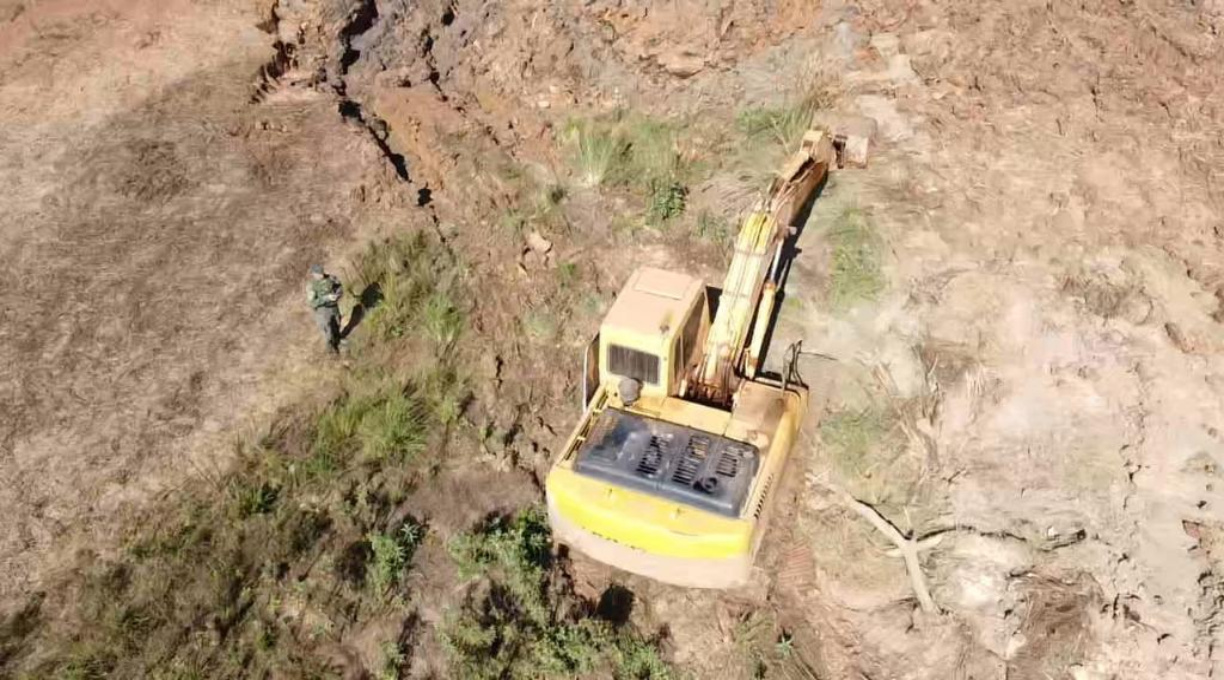 Batalhão Ambiental fecha garimpo ilegal, apreende máquinas e prende quatro pessoas em flagrante 1