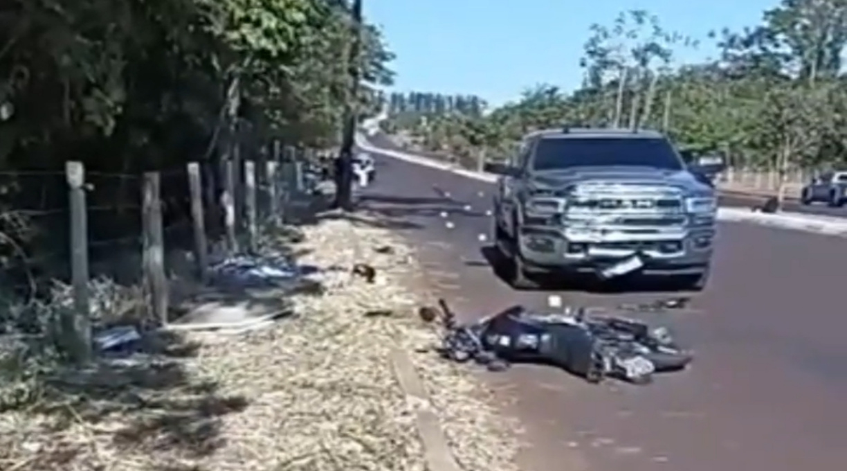 Motocicleta e caminhonete Dodge RAM colidem em avenida de Tangará da Serra e o motociclista morre. 1