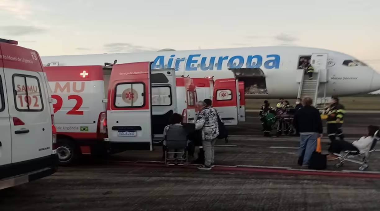 Turbulências deixam 30 feridos e obrigam avião a fazer pouso de emergência em Natal (RN) 1