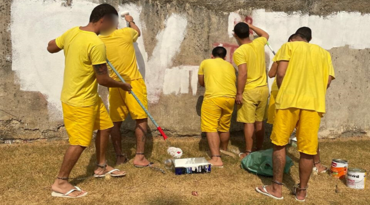 Forças de segurança utilizam mão de obra de reeducandos para remover pichações 1