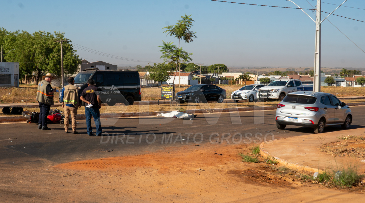 Idoso de 74 anos morre após ser atingido por carro ao atravessar com moto sobre canteiro 1