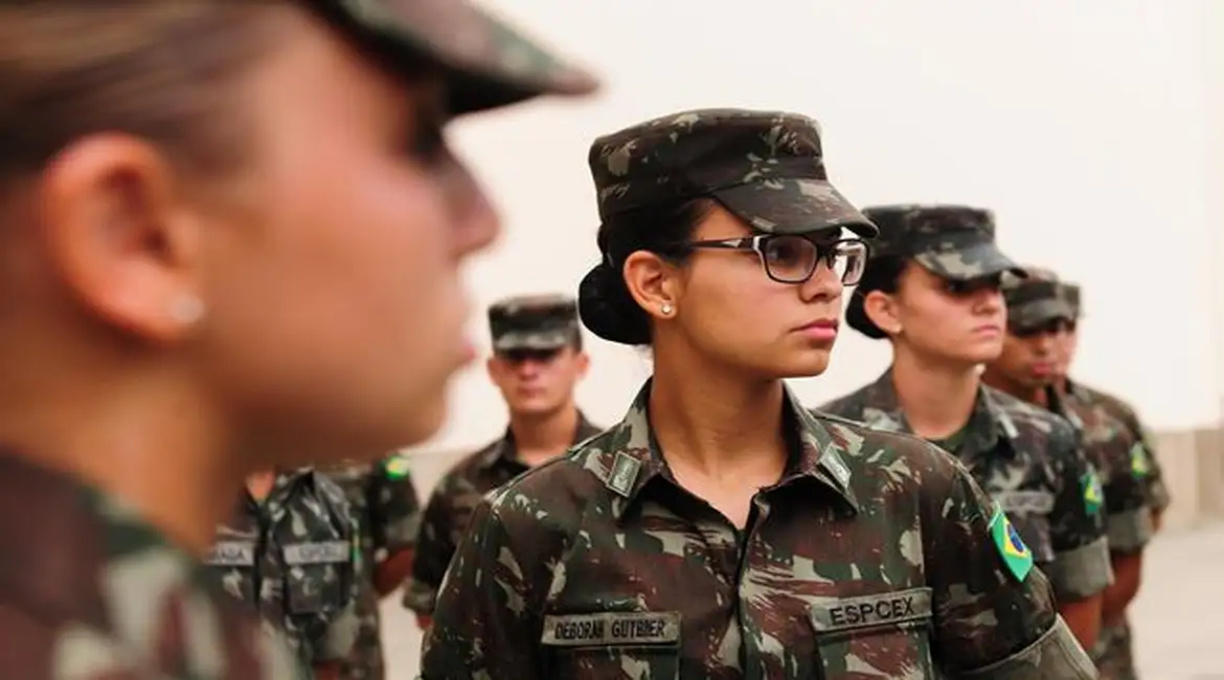 Mulheres poderão se alistar no serviço militar aos 18 anos 1