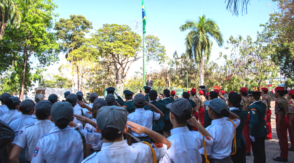 Semana da Pátria é aberta com cerimônia do Hasteamento da Bandeira na Praça Brasil 1