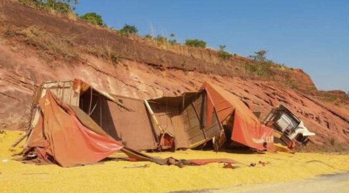 Caminhoneiro morre após a carreta que ele conduzia tombar na região de Tangará da Serra 1