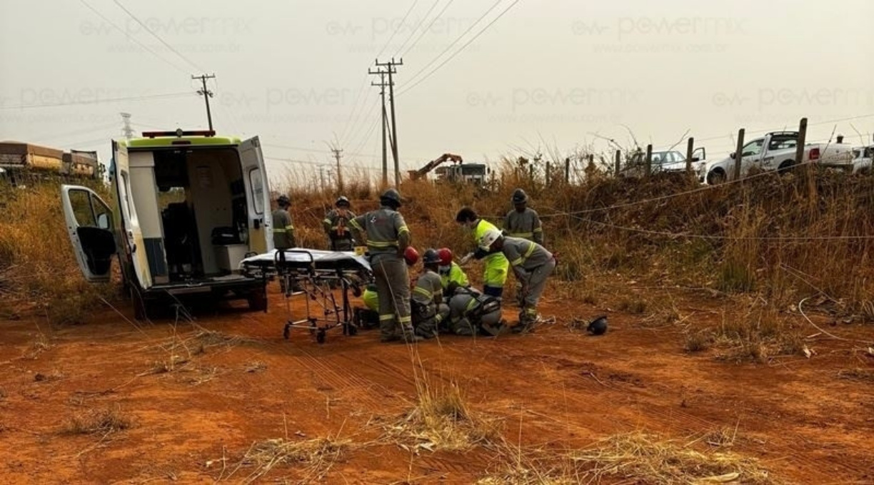 Eletricista de 20 anos morre ao ser atingido por descarga elétrica na BR-163; outros dois trabalhadores ficaram feridos 1