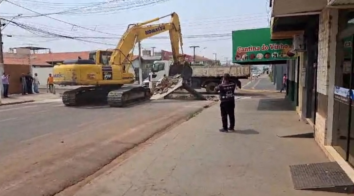 Obra mal planejada na Avenida Dom Pedro II, em Rondonópolis, é desmanchada dois dias depois, após causar transtornos aos usuários 1