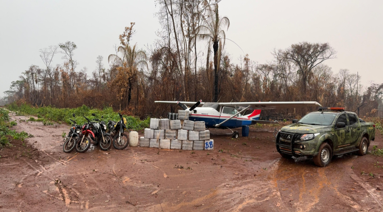 A ação do Gefron resulta na apreensão de 600 quilos de cocaína, de uma aeronave e na morte de dois criminosos em MT 1