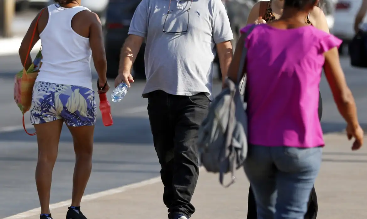 Brasil deve registrar nova onda de calor até quarta-feira 1