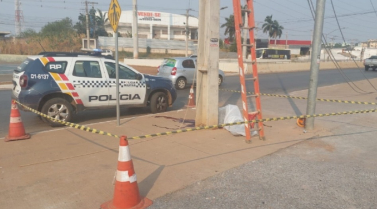 Trabalhador morre ao cair de escada durante manutenção em poste de iluminação pública em Cuiabá 1