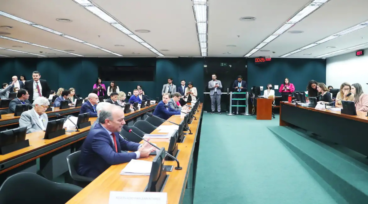 CCJ da Câmara aprova projeto que proíbe decisões individuais no STF 1