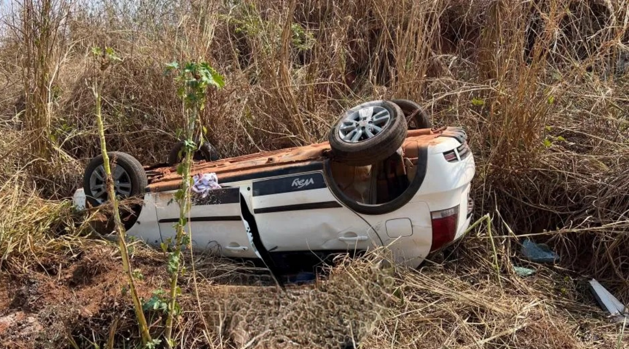 Em visível estado de embriaguez, motorista colide em duas motos, capota e mata jovem de 21 anos e deixa outros dois feridos 1