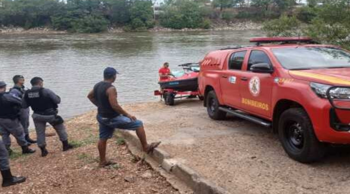 Corpos de menino de 9 anos e de menina de 11 anos, que se afogaram no Rio Cuiabá, foram encontrados 1