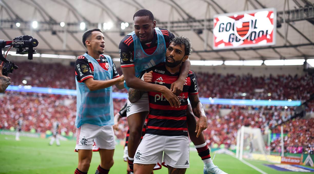 Com dois de Gabigol, Flamengo abre vantagem sobre o Atlético na final 1