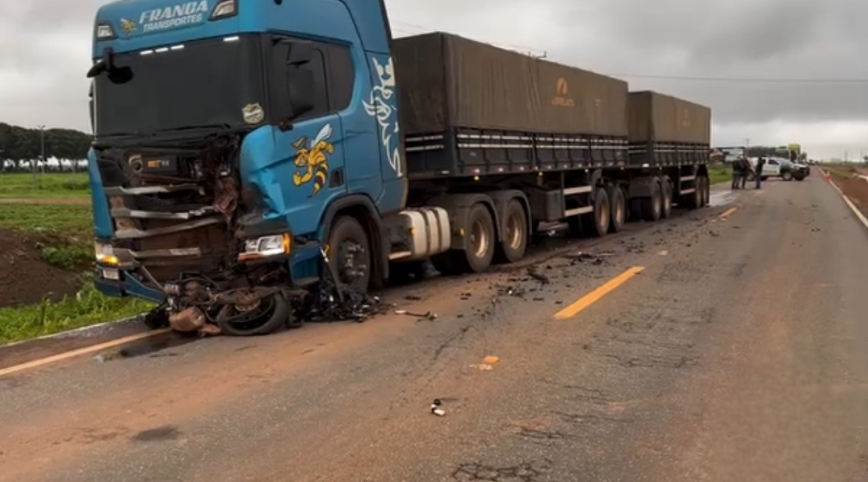 Colisão envolvendo carreta e moto resulta na morte de um homem de 34 anos no Interior de MT 1