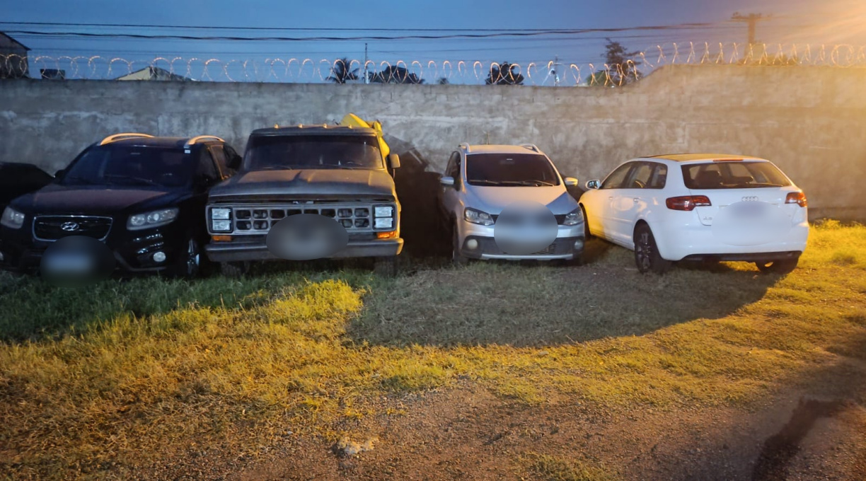 Com o apoio da ALI, Força Tática apreende veículos produtos de crime em uma casa abandonada no bairro Dom Osório 1