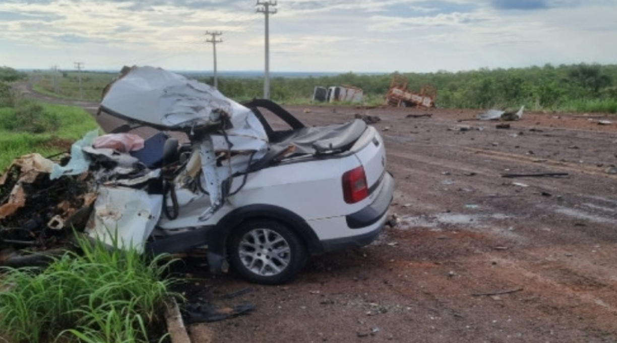 Motorista de 48 anos morre em colisão frontal entre uma Saveiro e uma carreta no interior de MT 1