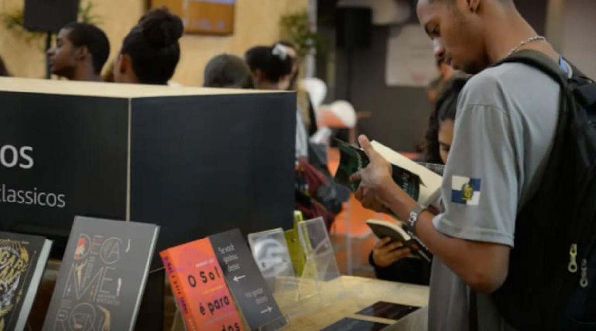 Brasileiros estão lendo menos, mostra pesquisa; veja livros indicados como preferidos 1