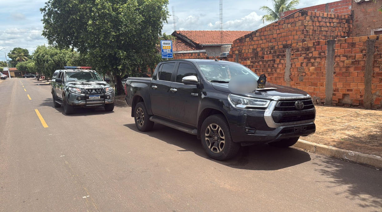 Força Tática recupera uma Hilux que havia sido furtada nas imediações do shopping poucas horas após o crime 1