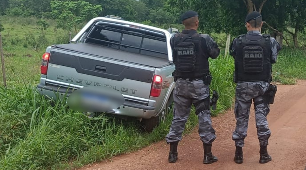 Caminhonete produto de roubo é localizada pela Força Tática às margens do Anel Viário 1