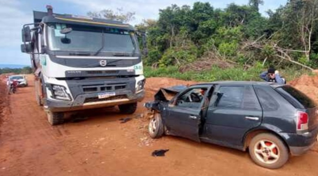 Homem morre e três crianças ficam feridas em colisão envolvendo um caminhão e um automóvel em MT 1