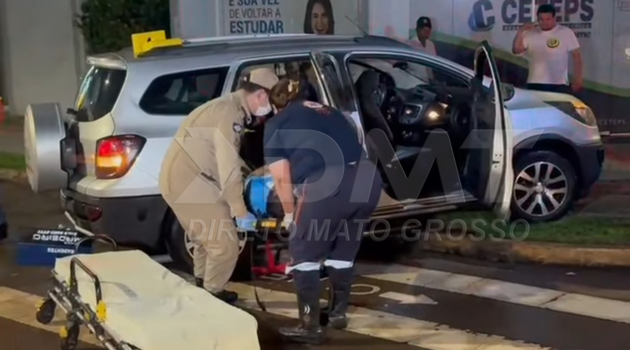 Colisão entre dois veículos no centro de Rondonópolis resulta em três pessoas socorridas pelo Samu 1