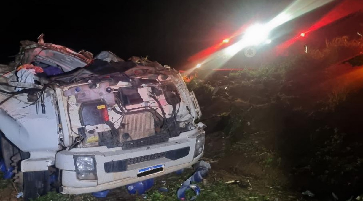 Corpo de Bombeiros socorre vítima de capotamento em Campo Verde 1