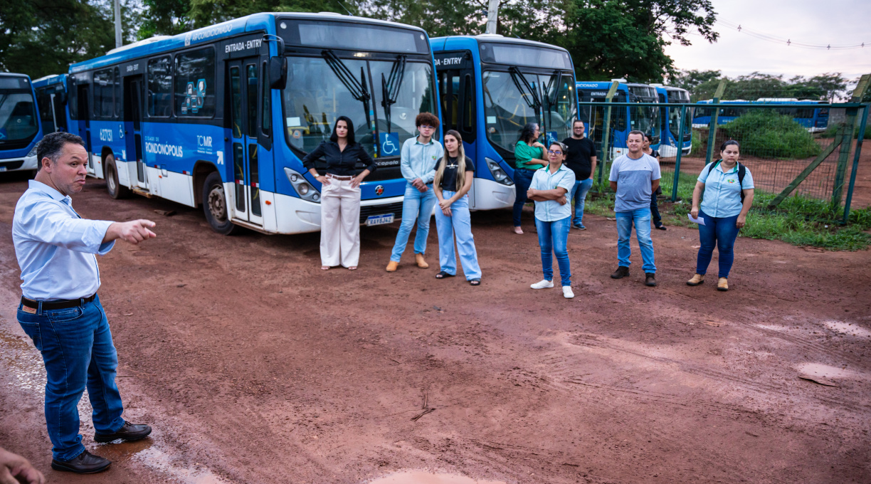 Prefeito conhece estrutura do transporte coletivo municipal 1