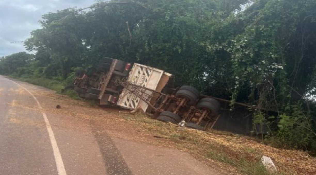 Garoto de 15 anos morre em acidente com um caminhão carregado de milho no interior de MT 1