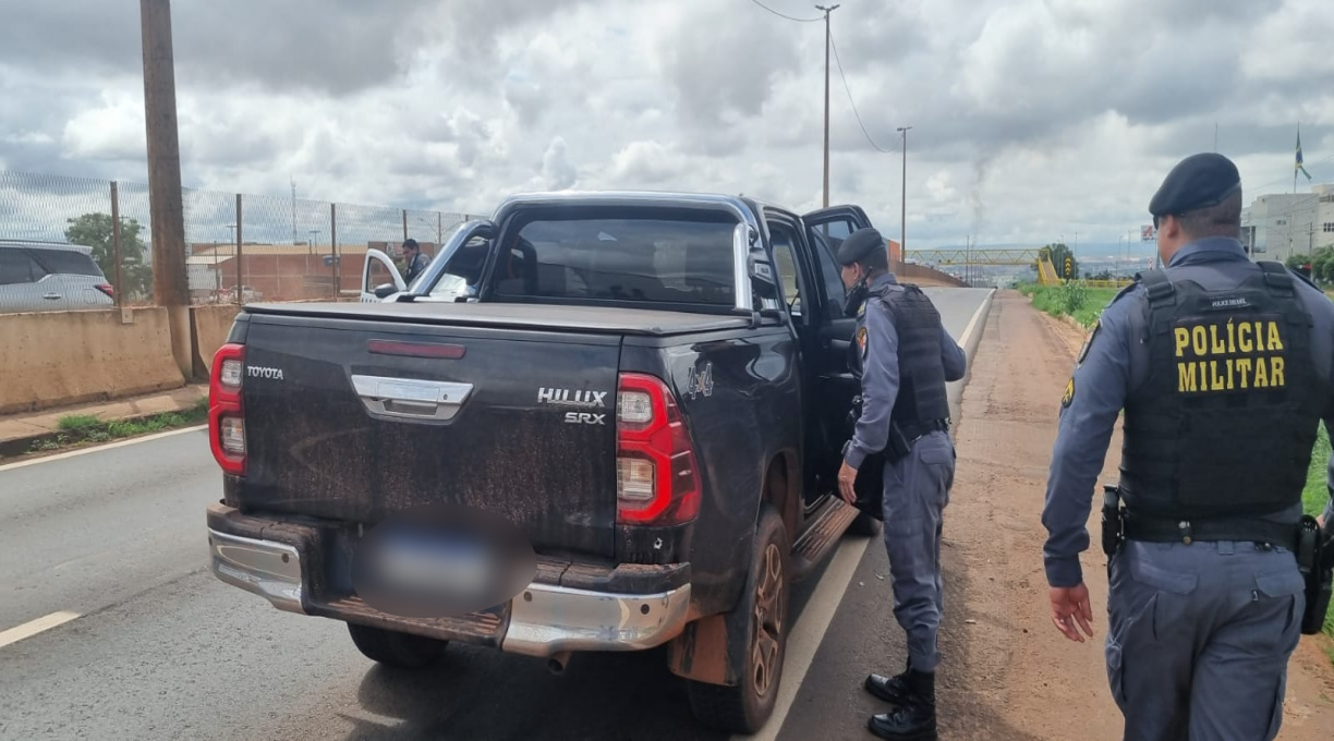 Após perseguição cinematográfica, polícia recupera caminhonete furtada e prende um suspeito 1