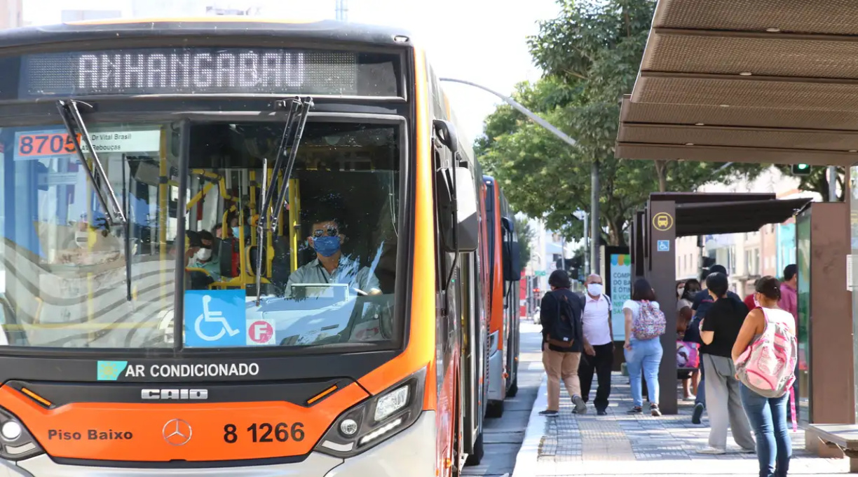 Setor de serviços recua 0,9% em novembro, influenciado por transporte 1