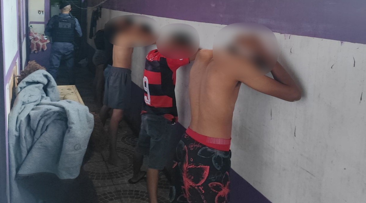 PM faz a detenção de quatro menores e uma adolescente em Jaciara ao serem flagrados com entorpecentes 1