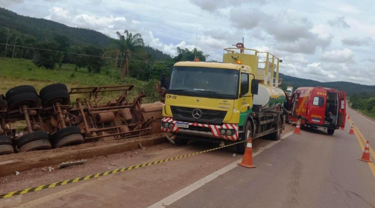 Motorista fica preso as ferragens após acidente na BR-163 e é resgatado pelo Corpo de Bombeiros 1