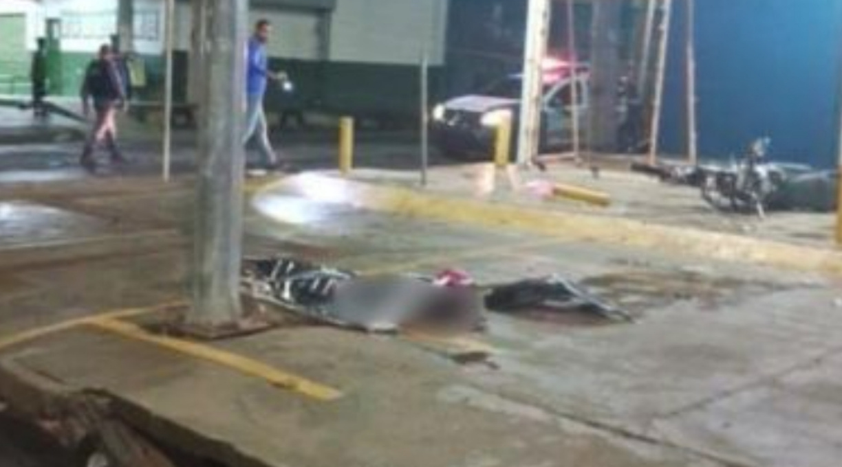 Jovem de 24 anos morre em violenta colisão entre carro e moto em Cuiabá; veja o vídeo 1